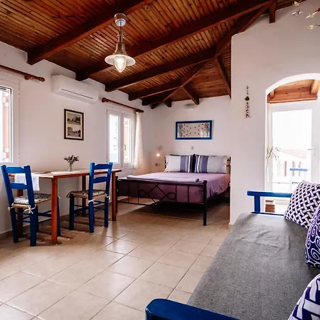 Apartment Floreica Maisonneta By The Sea. Skinaria